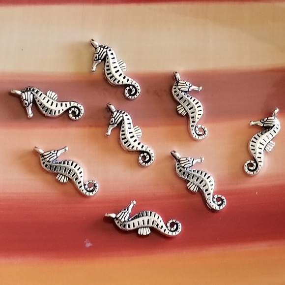 Seahorse Charm - Antique Silver Tone - 8 Charms - Picture 8 of 8